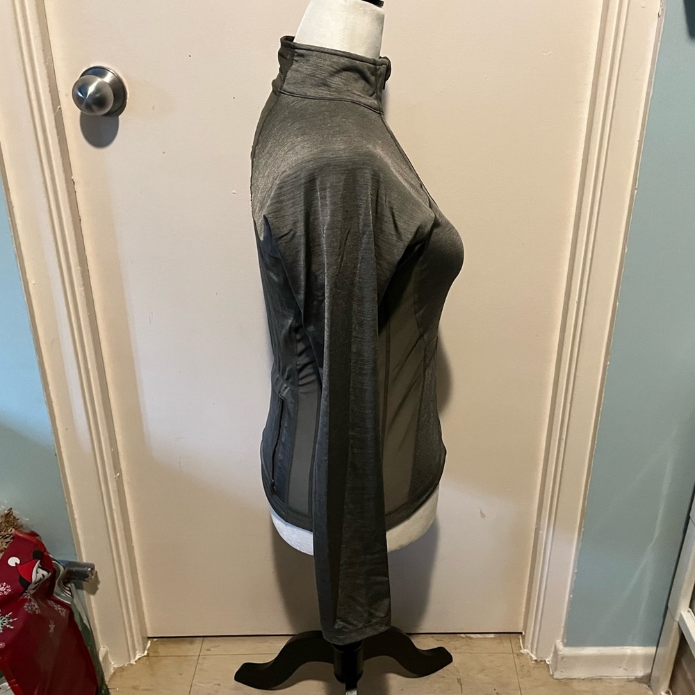LULULEMON *RARE* CATCH ME AIR JACKET - Picture 3 of 11